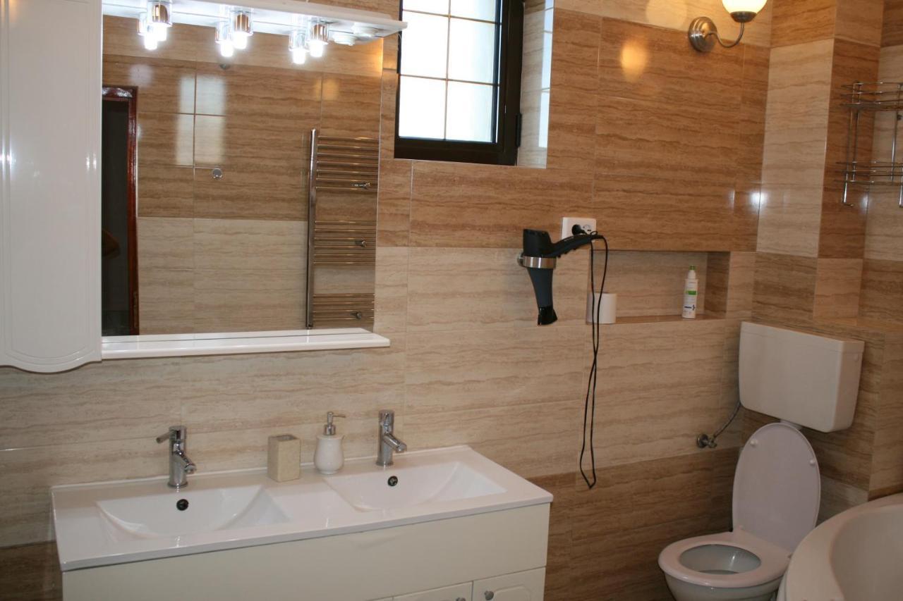 Penthouse Daniela - 3 Rooms In A Spacious Central Apartment เตอร์กู-มูเรช ภายนอก รูปภาพ